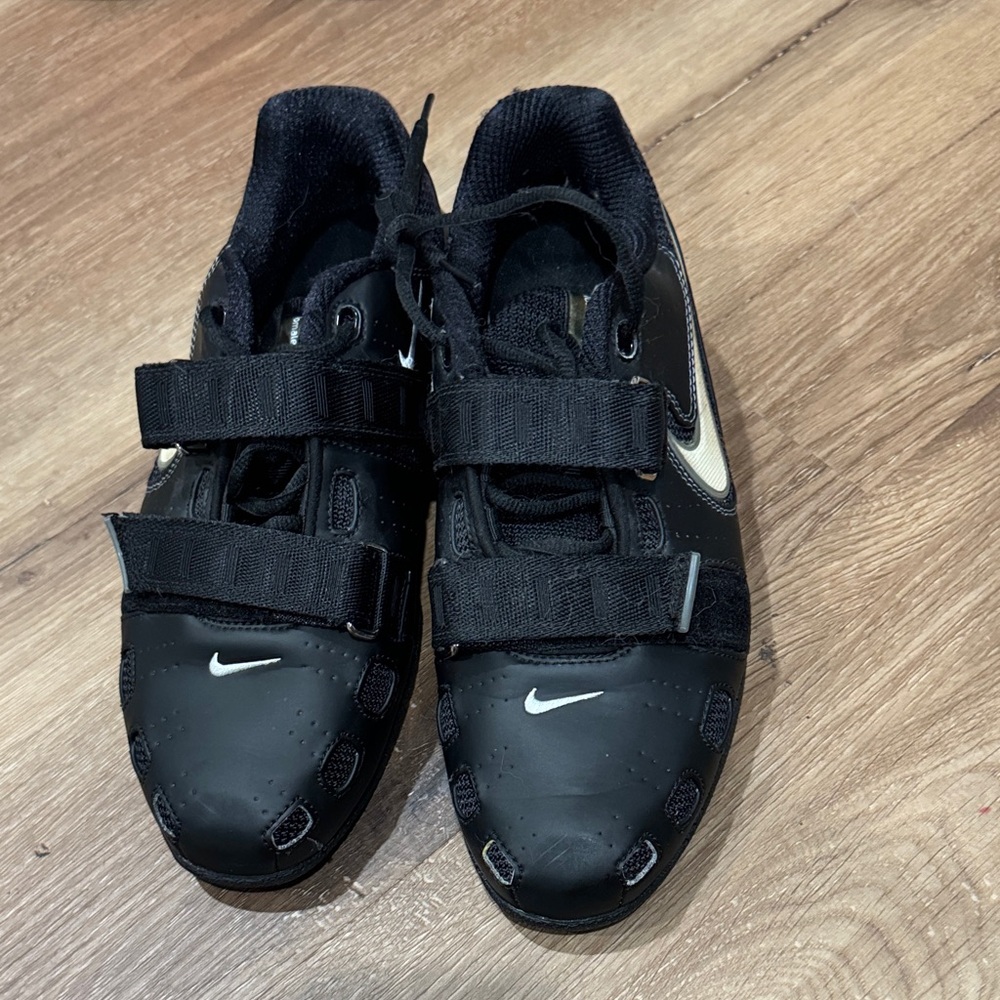 Nike Romelos 2 powerlifting shoes 
Size 9